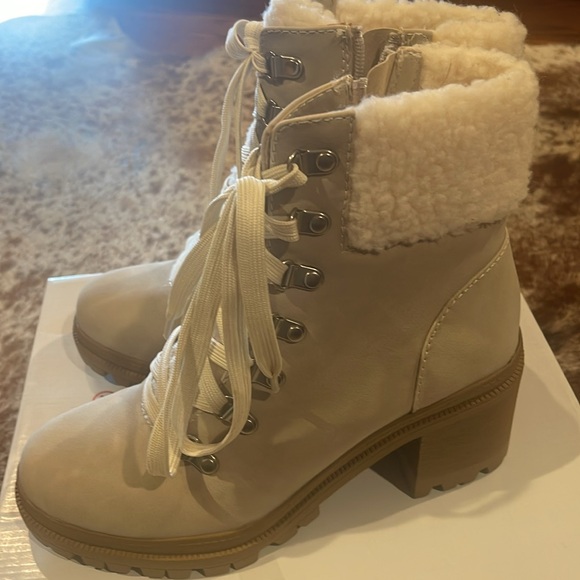 Booties. - Picture 3 of 5